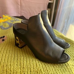 Tory Burch Sandals in black size 8